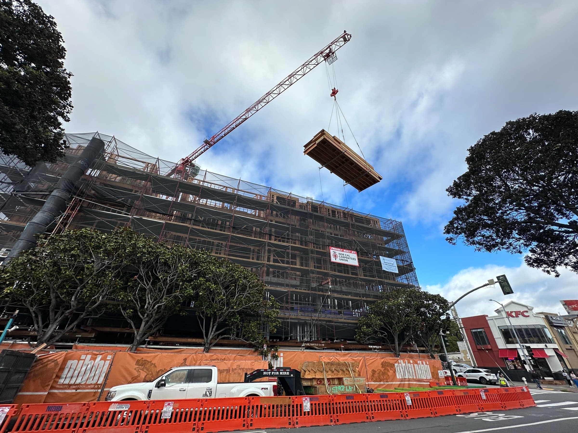 4200 Geary tower crane lifting floor cassette